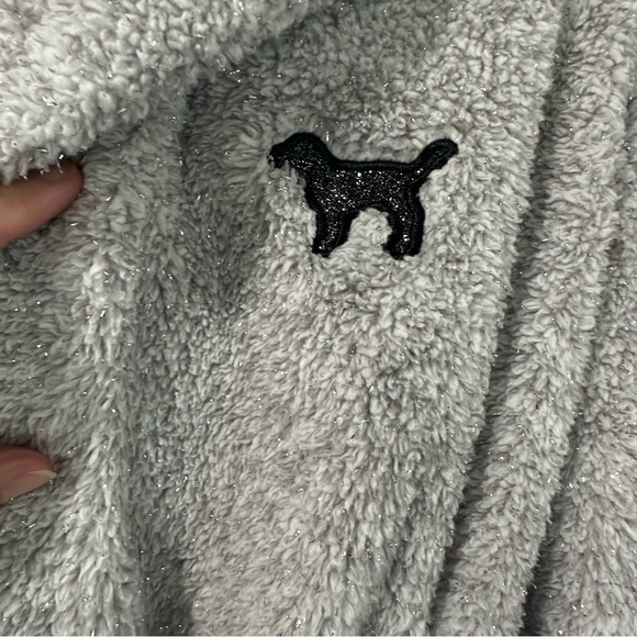 Victoria’s Secret PINK Sherpa‎ Robe M/L Gray Hooded Cozy Belted Sparkle Dog Logo - Picture 4 of 4